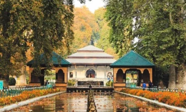 Unveil Kashmir’s Splendor: 5 Nights/6 Days Group Tour Package at Unbeatable Prices!